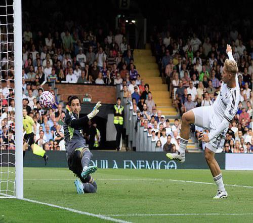 伊沃比助攻史密斯罗，阿森纳两青训旧将联手攻破曼联大门