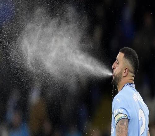 沃克：刚加盟曼城时莱因克尔曾嘲讽我，现在我有6座英超，他呢