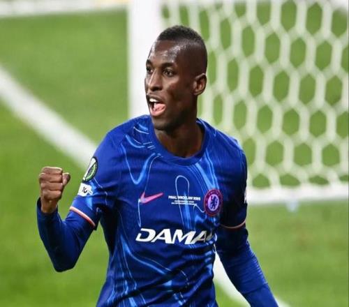 记者：拜仁对雅克松有兴趣，但只想以租借的形式操作