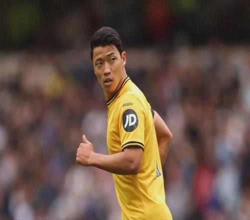 DO：纽卡有意狼队前锋拉森，水晶宫则有意黄喜灿