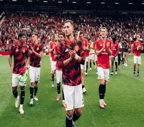 曼晚：德利赫特正迎来关键赛季，威尔科克斯会在本赛季评估他