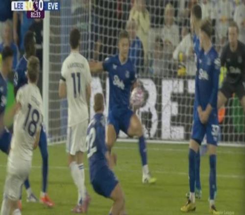 英超两大名宿：那绝对是点球，塔科夫斯基的愧疚表情说明了一切