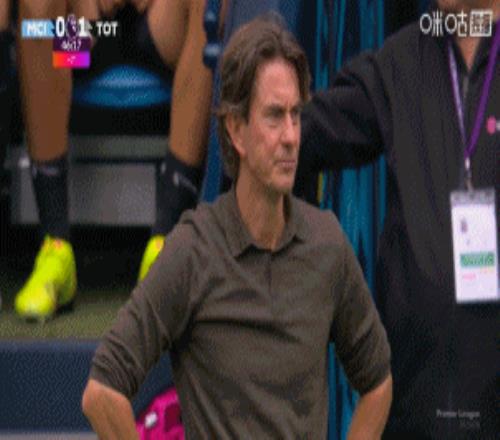 发挥糟糕！特拉福德失误送礼，帕利尼亚破门，曼城02落后热刺！