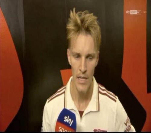 厄德高中场休息还要被采访引不满，球迷：荒谬！让球员去专注比赛