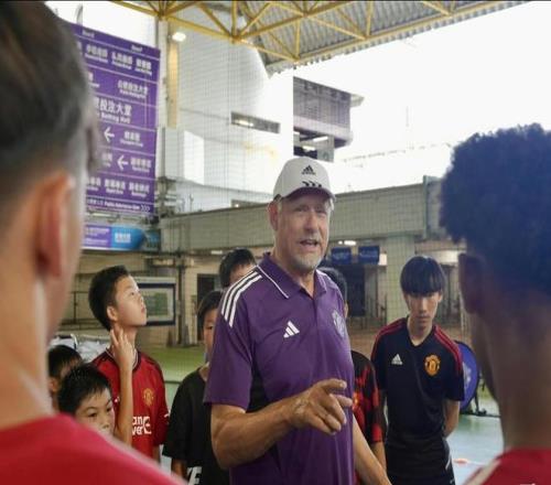 舒梅切尔：曼联缺少一个卡里克，像胶水一样连接中场的球员