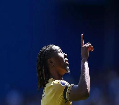 天空：热刺和水晶宫尚未就埃泽达成协议，谈判仍在进行中