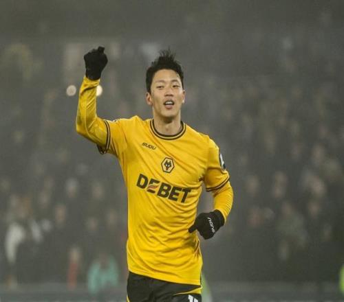 talkSPORT：狼队不愿放拉尔森&黄喜灿接近签赫罗纳中卫克雷吉奇