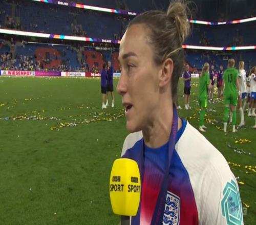 狠人英格兰女足后卫布隆泽：我整届欧洲杯带着胫骨骨裂作战