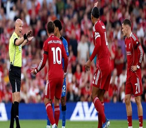 VAR与裁判组重大误判英超首轮比赛裁判判罚就引发争议