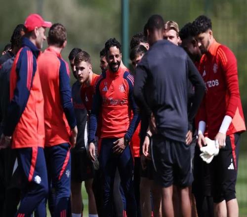 贝尔巴托夫：期待谢什科加盟曼联，如今9号角色要做到更多