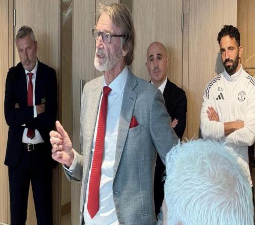 曼晚：曼联球迷对拉特克利夫的意见有分歧，示威活动已被推迟