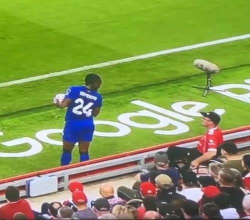 英超官方介入调查利物浦球迷涉嫌种族歧视事件