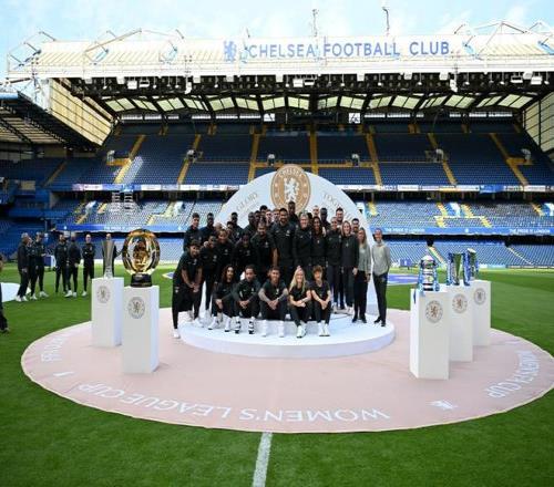 太阳报：切尔西在主场展示奖杯，门票售价5英镑但球迷不多