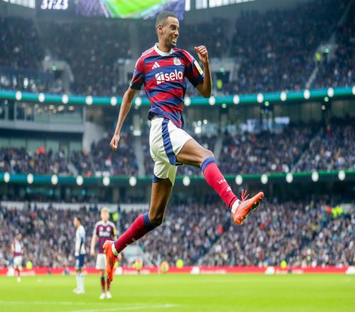 沙特媒体：和新月谈判时伊萨克索要6000万欧年薪，小因想签努涅斯