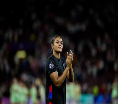 英格兰女足主帅：不让卡特首发出于战术考虑，与种族歧视事件无关