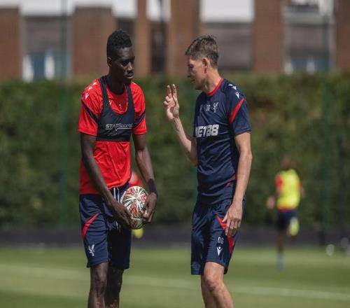 格拉斯纳：社区盾是和英超冠军竞争的机会，参加决赛时你总会想赢