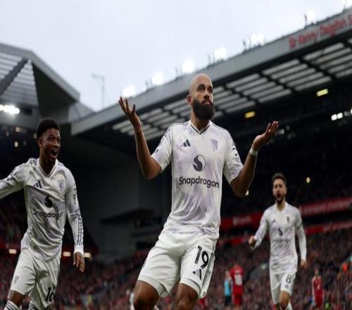 摊手联，姆伯莫破门后做出B费同款的摊手庆祝动作