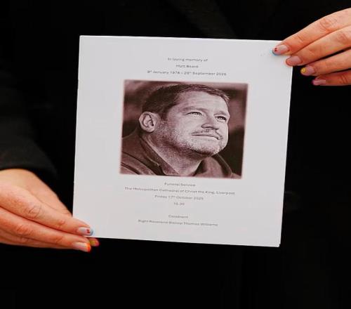 利物浦女足前主帅比尔德的葬礼举行，超过六百人参加