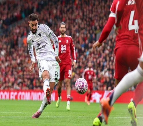 双红会上半场两队3次中柱，为0304赛季以来英超上半场第二多