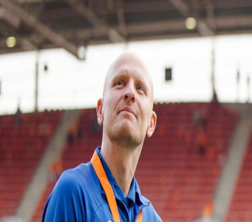 官方：英格兰女足助教弗林克9月加入荷兰足协，担任荷兰女足主帅