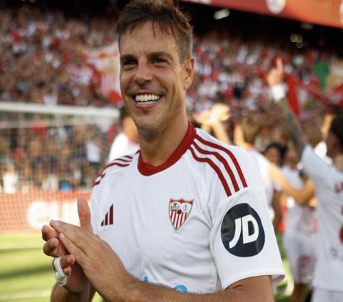 AZP：很少有球队能以4比1击败巴萨仍然在关注蓝军比赛