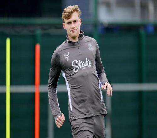 官方：埃弗顿后卫布兰斯韦特腿筋伤势出现并发症，将接受手术