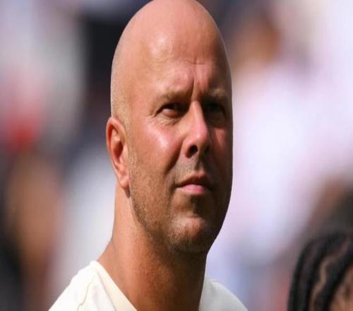 邮报：不敌曼联后斯洛特没有在更衣室咆哮，而是依旧保持冷静