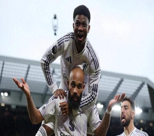 曼联更衣室赛后激情庆祝，德里赫特：我们找到了利物浦的软肋