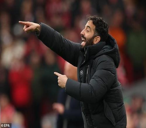 邮报报道曼联客场击败利物浦所用战术：依靠长传和迪亚洛插上