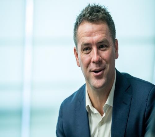 欧文选本赛季英超11人阵：森林红军各3人萨利巴伊萨克凯塞多在列