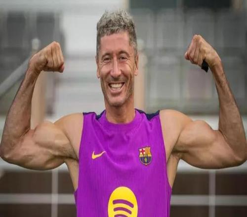 每体：曼联已询价莱万加入争夺，波兰前锋能力获阿莫林认可