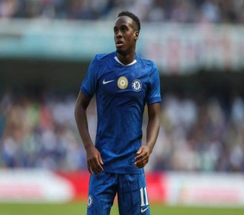 超越阿扎尔，吉滕斯是欧冠单场创造5次机会最年轻的蓝军球员