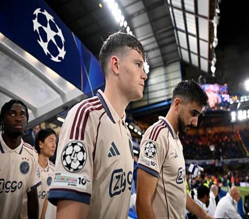 四冠王阿贾克斯时隔三年重返欧冠，目前一胜难求排名倒数第一