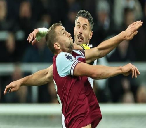 英超利兹联VS西汉姆:钱没少花,铁锤帮不进反退 英超利兹联VS西汉姆:钱没少花,铁锤帮不进反退