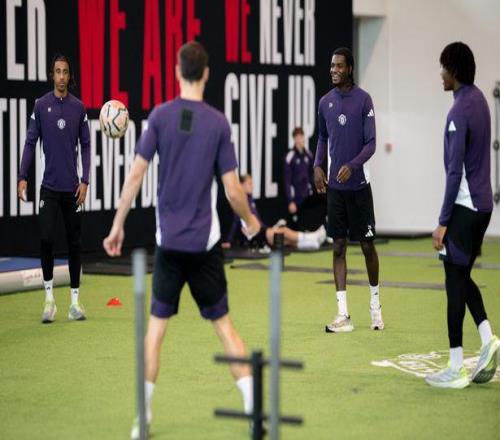 曼晚：双红会首发球员休息，马拉西亚和多名青训小将随队训练