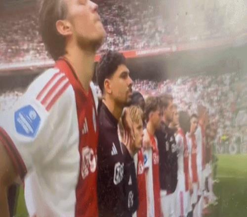 阿贾克斯丢冠后怒拍摄像机，韦霍斯特：不希望镜头总对着我