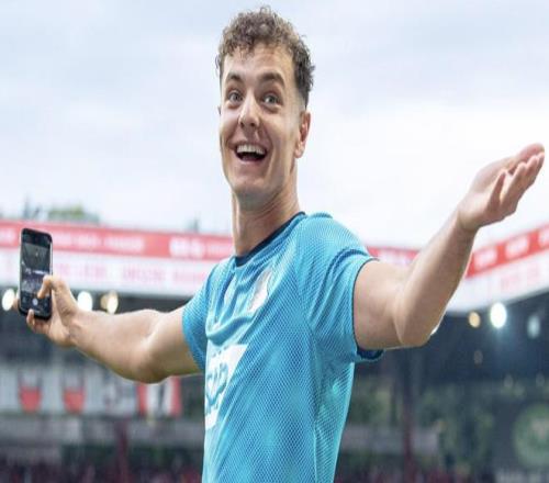 德天空：拜仁关注的霍村前锋阿斯拉尼曾公开表示梦想是去巴萨