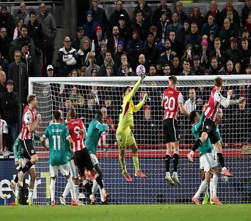 五连胜到四连败！利物浦1.3亿镑新援哑火，斯洛特陷入信任危机