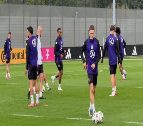 德天空：维尔茨周二在德国队正常训练，上周伤退是腿抽筋