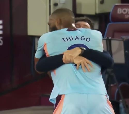 一场02！让英超劲旅成降级热门：主场4连败+8轮1胜，联赛倒数第2