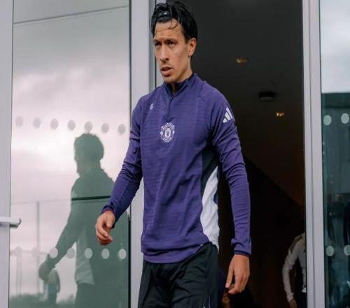 冲击4连胜！曼联赛前传出好消息：27岁世界冠军归队训练