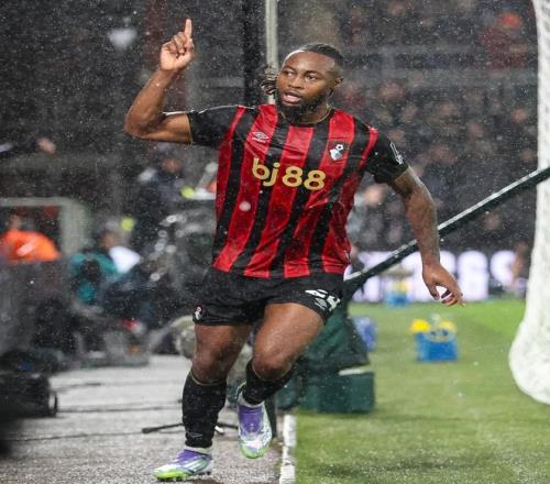 太阳报：吉安对塞梅尼奥进行了指导，并建议他不要急于转会