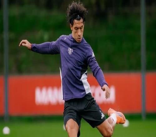 曼联官方：利桑德罗马丁内斯已重返一线队训练