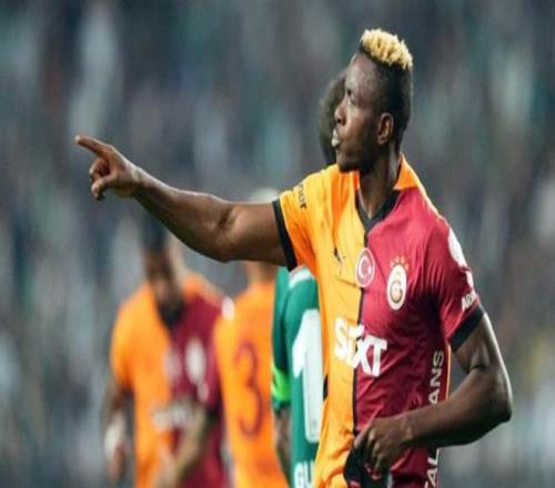 世体：巴萨再次将奥斯梅恩列入引援名单，但其高额身价成障碍