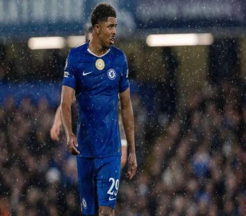 蓝军玻璃人复出即献顶级表现：6次成功争顶+3次成功过人！