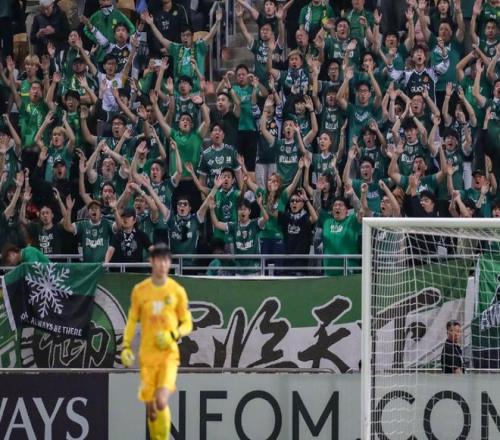 真怒了！球迷攻陷北京国安官微：拴条狗都比范双杰强，转圈丢人！