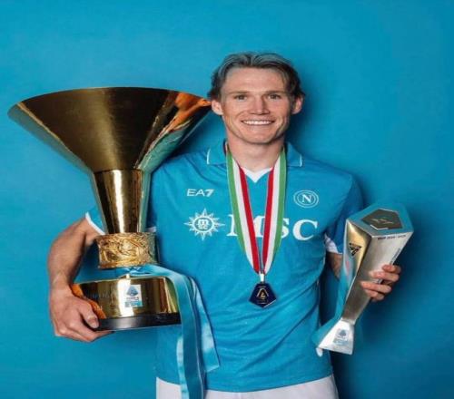 翻过曼联这一页，他迈进那不勒斯的神殿