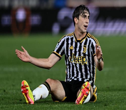 记者：那不勒斯800万200万报价米雷蒂，尤文拒绝&要至少1500万