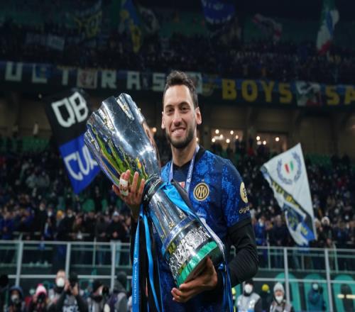 米体：恰尔汗奥卢要求超800万欧年薪，与加拉塔萨雷谈判因此破裂