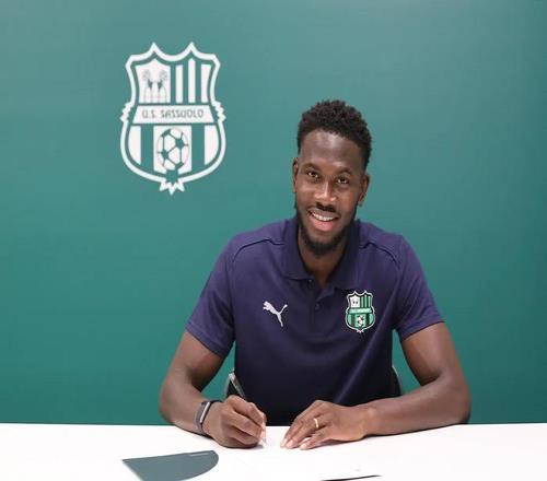 官方：今夏被威尼斯买断的后卫法利康代加盟萨索洛